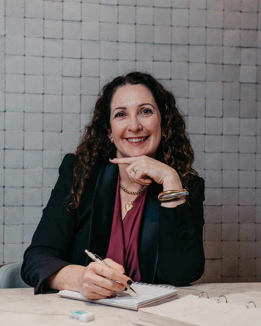 Ana Flora Nalfal, arquiteta e sócia da ON, no escritório